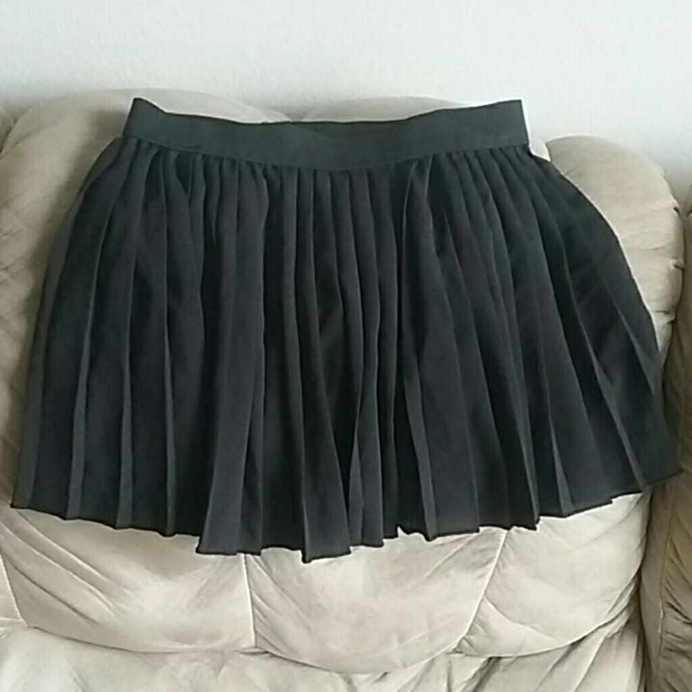 Black pleated skirt